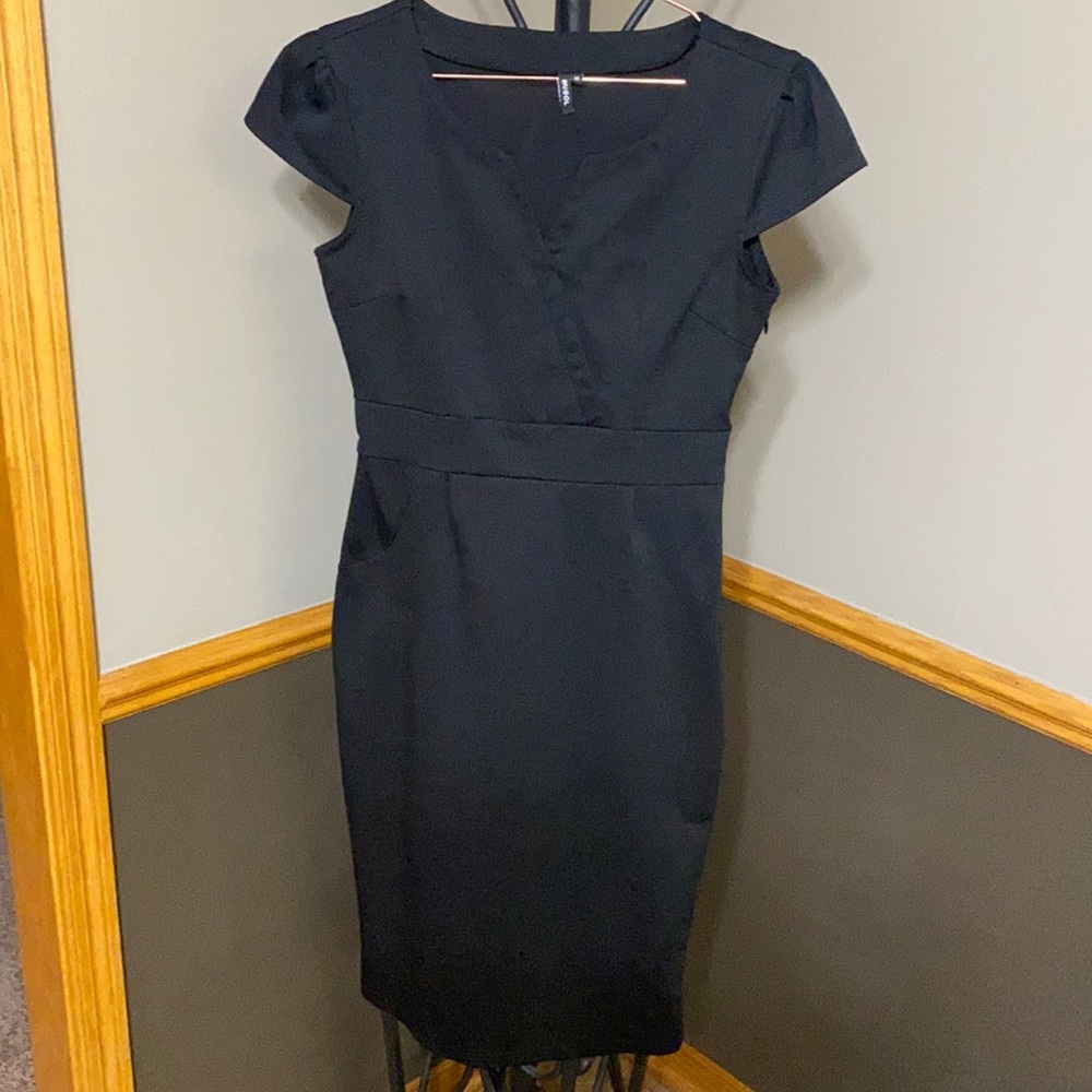 Musol black v neck cap sleeve dress size medium